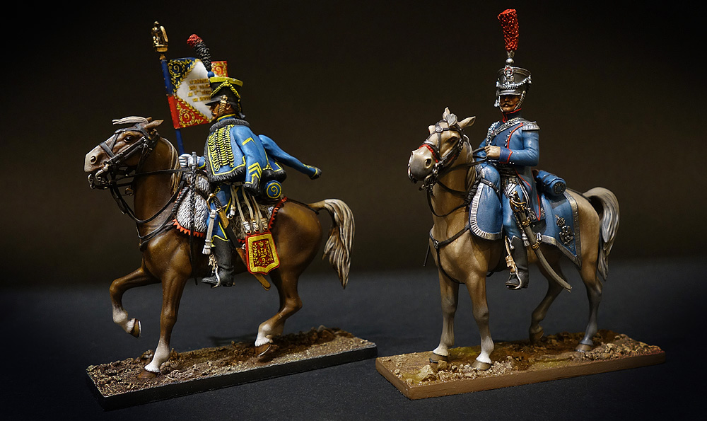 Soldat de plomb - Figurine de collection- boutique au plat d'étain - Paris - Porte aigle du 9ème régiment 1809 et Officier du train d'artillerie de la garde