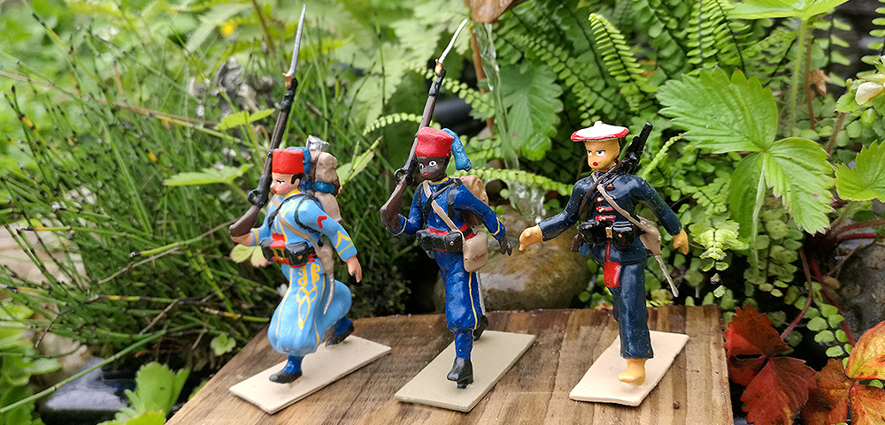 soldats de plomb - figurines de collections - au plat détain à Paris - turcos, tirailleurs sénégalais et annamite