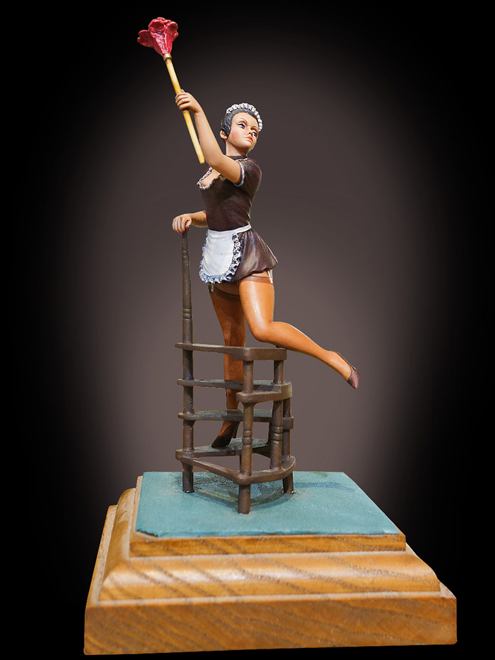 femme de ménage sexy- Figurines en plomb - au plat d'étain - paris